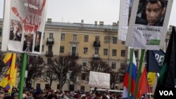 Плакаты на митинге