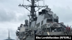 Ракетный эсминец «Росс» (USS ROSS – DDG-71) в порту Батуми. 21 апреля 2019 г.