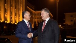 Президент Украины Петр Порошенко и президент Всемирного банка Джим Ен Ким на встрече в Киеве, ноябрь 2017